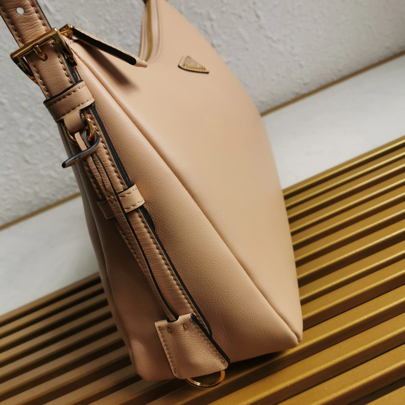 Prada Hobo Bags Versatile 71598