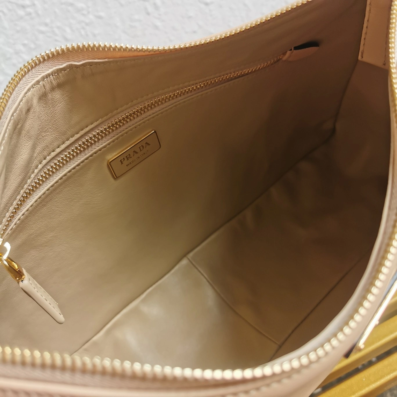Prada Hobo Bags Versatile 71598