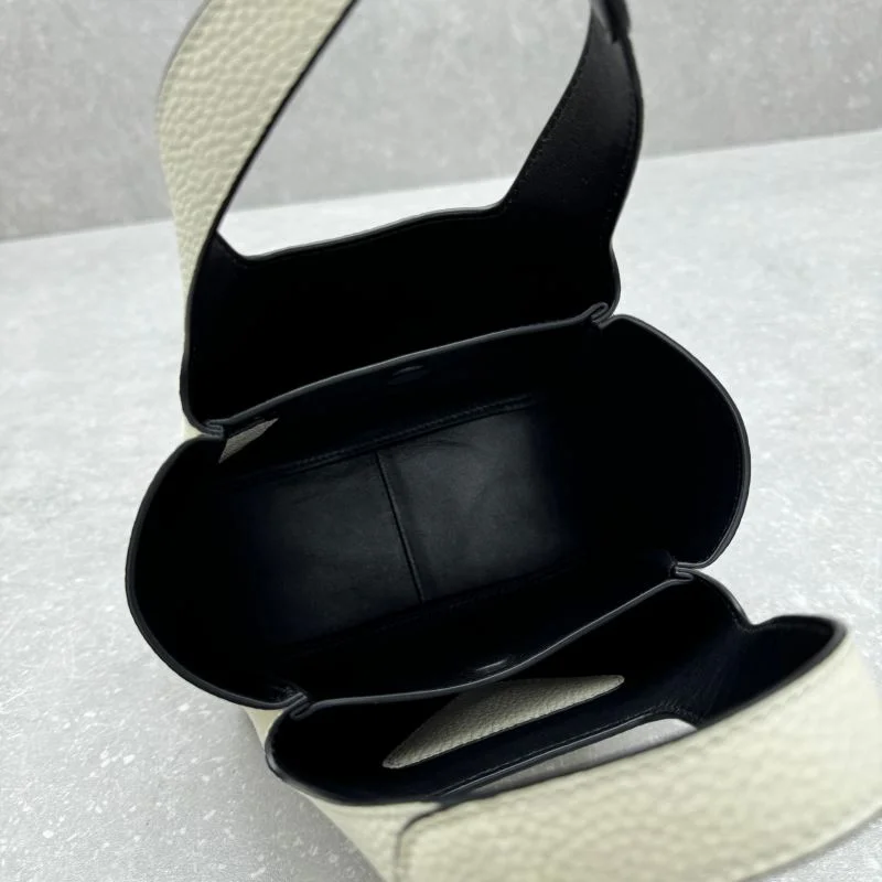 Prada Hobo Bags RelaxedFit 55665