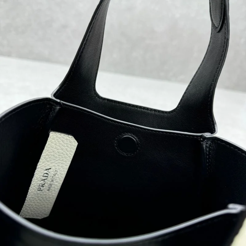 Prada Hobo Bags RelaxedFit 55665
