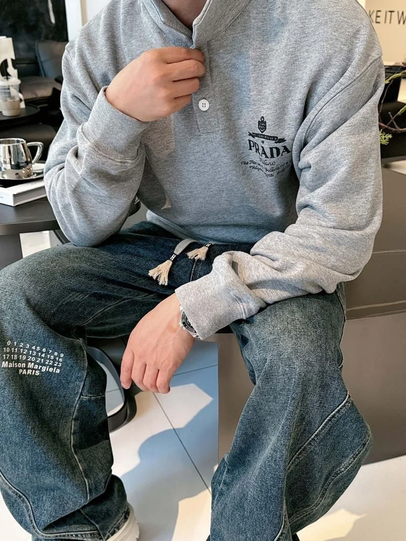 Prada Hoodies Lightweight 168332