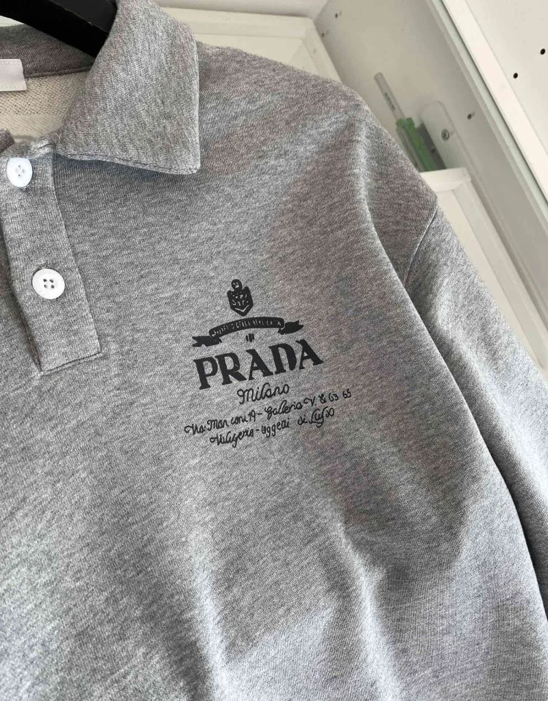 Prada Hoodies WellDesigned 167621