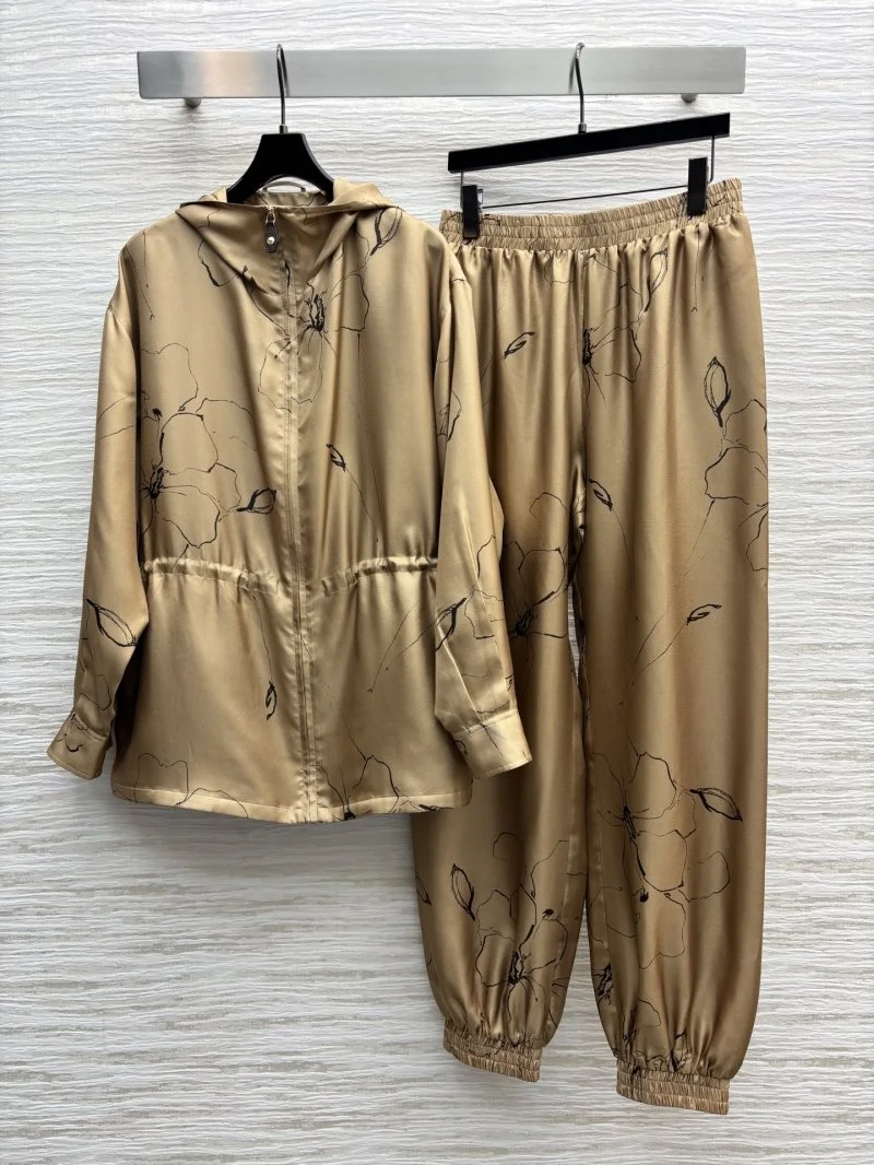 Breathable Prada Long Suits 166541
