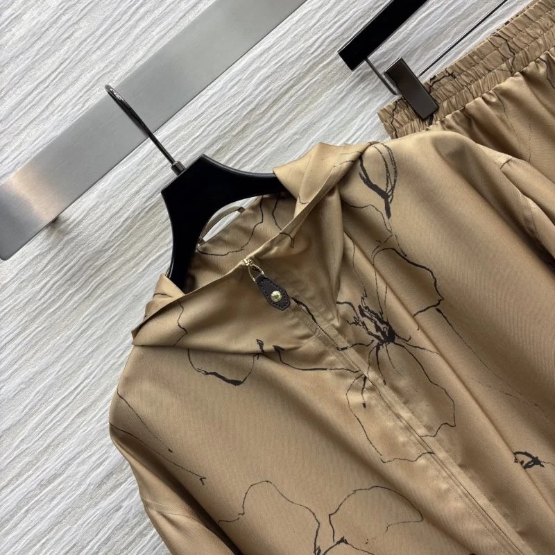 Breathable Prada Long Suits 166541