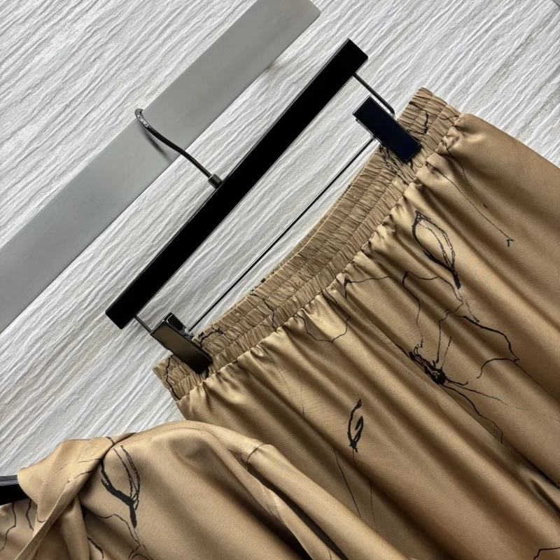 Breathable Prada Long Suits 166541