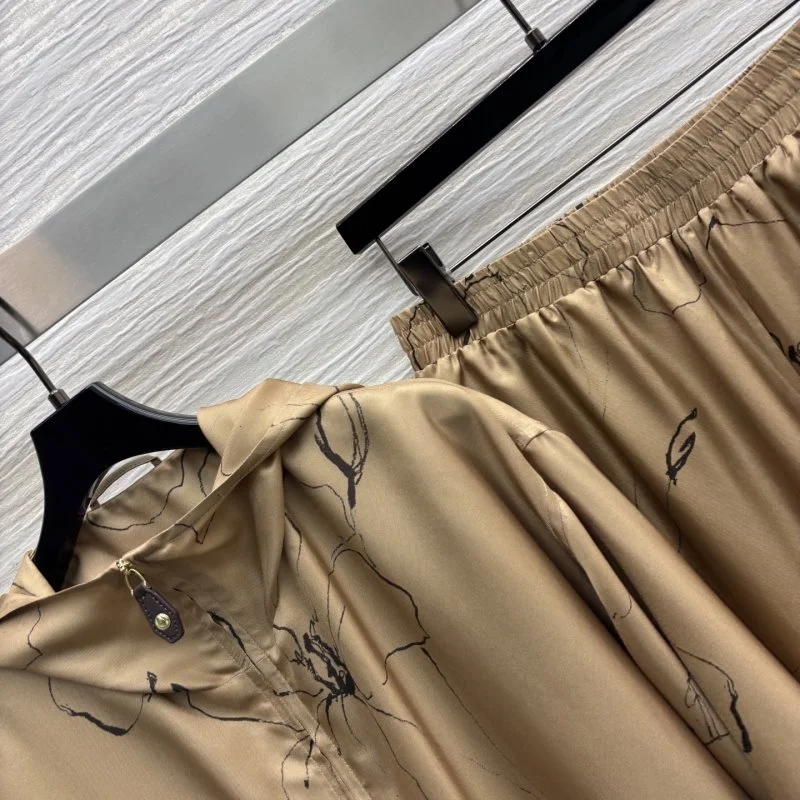 Breathable Prada Long Suits 166541