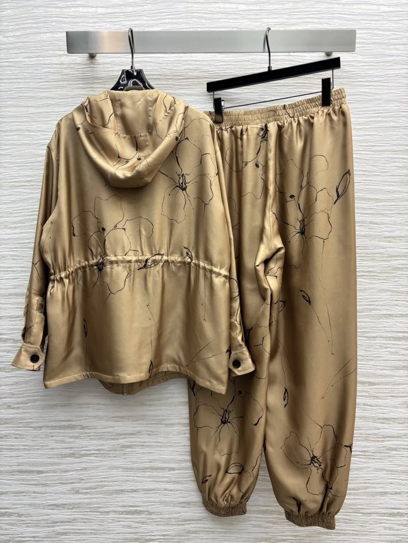Breathable Prada Long Suits 166541