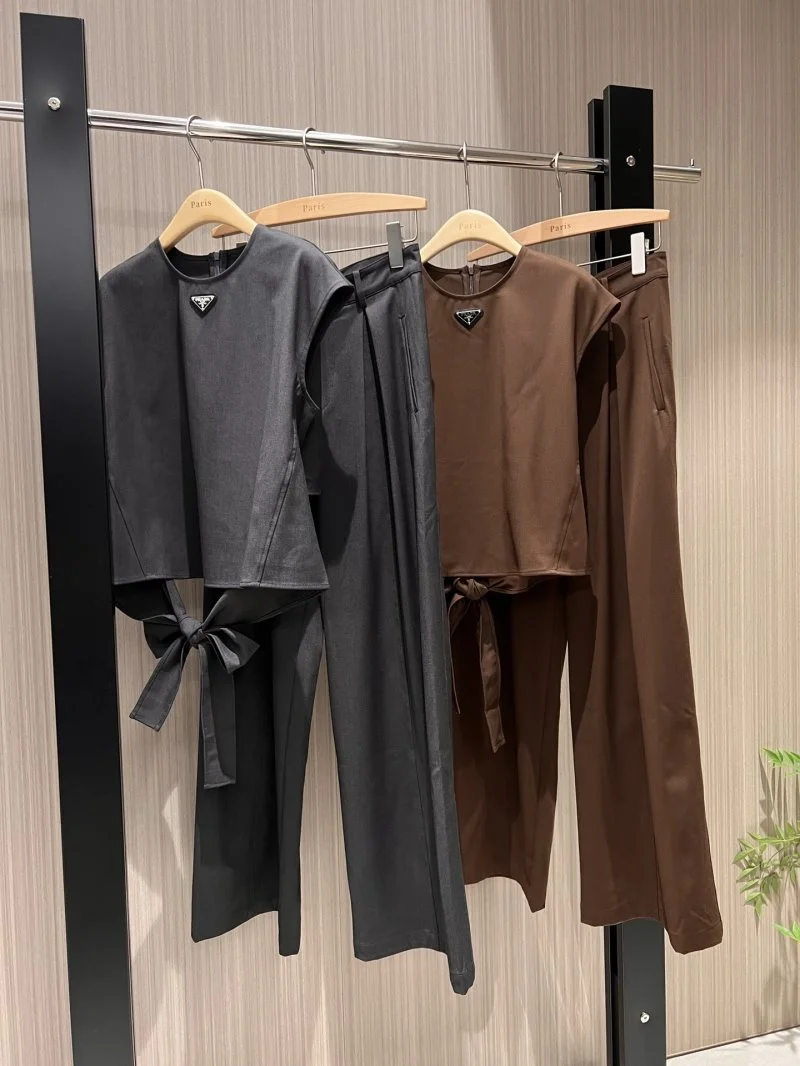 Breathable Prada Long Suits 165914