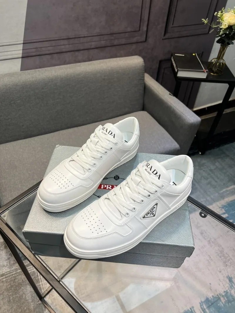 Trendsetting Prada Low Shoes 33965