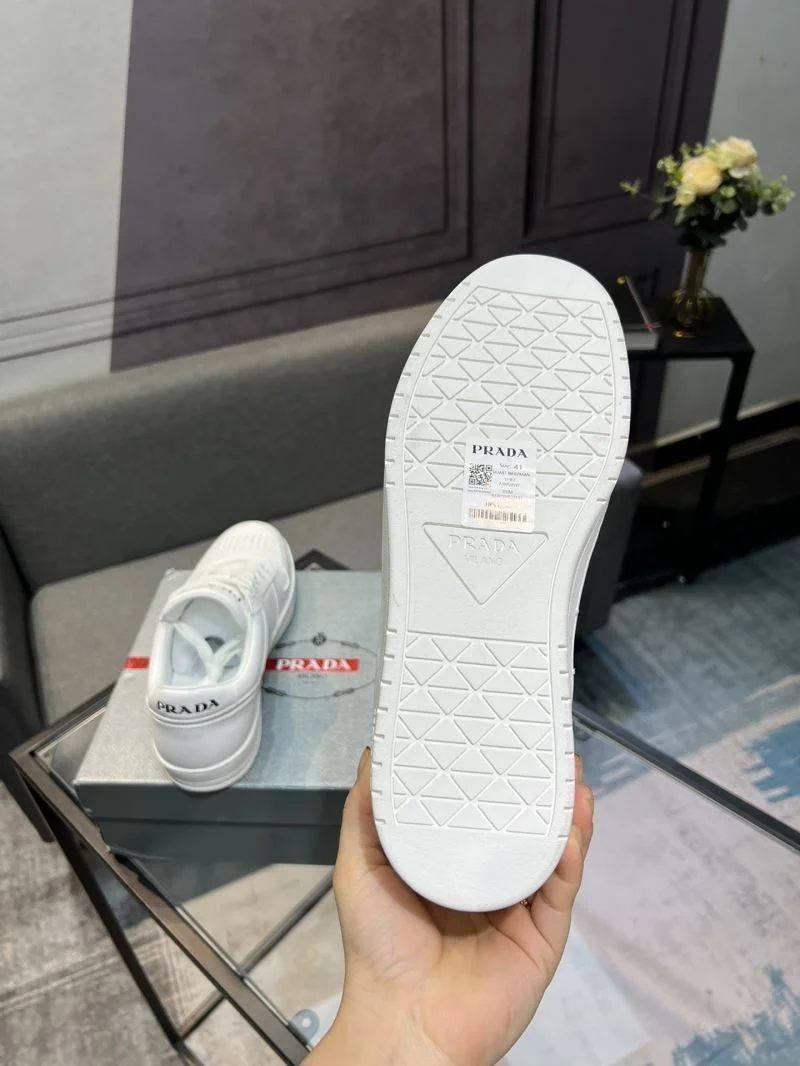 Trendsetting Prada Low Shoes 33965