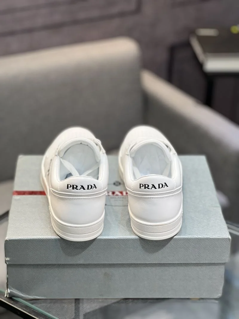 Trendsetting Prada Low Shoes 33965