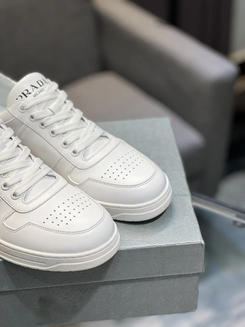 Trendsetting Prada Low Shoes 33965