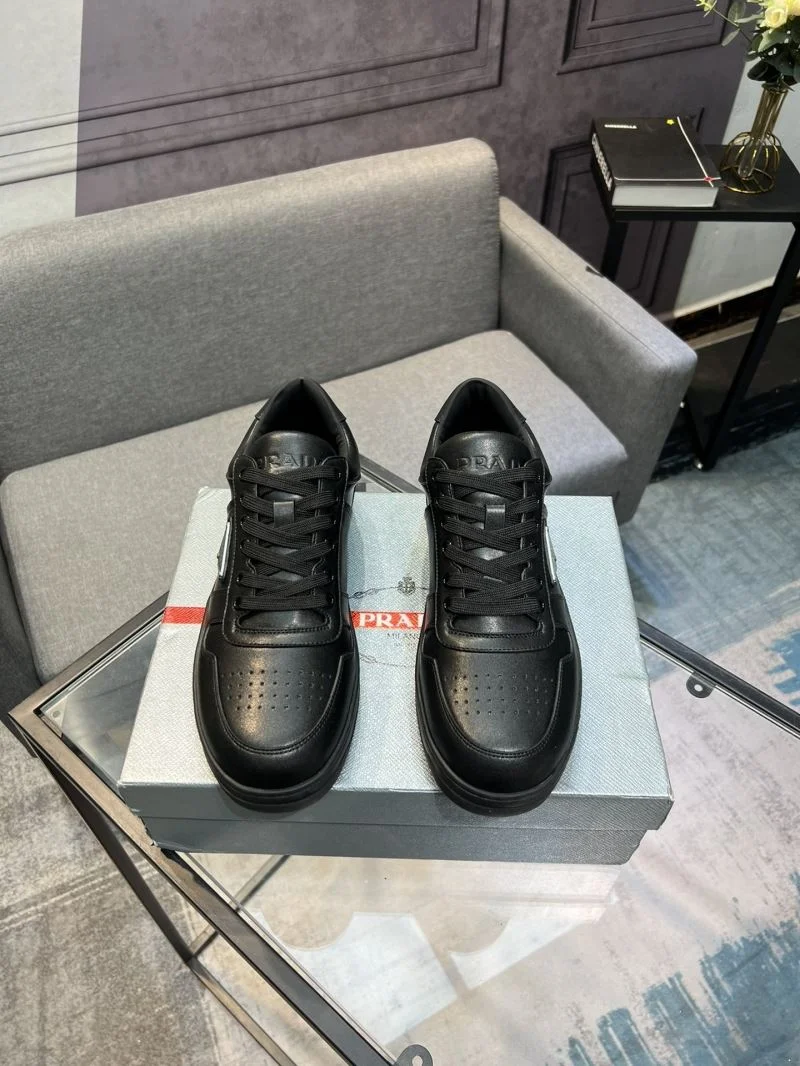 Prada Low Shoes Versatile 33950