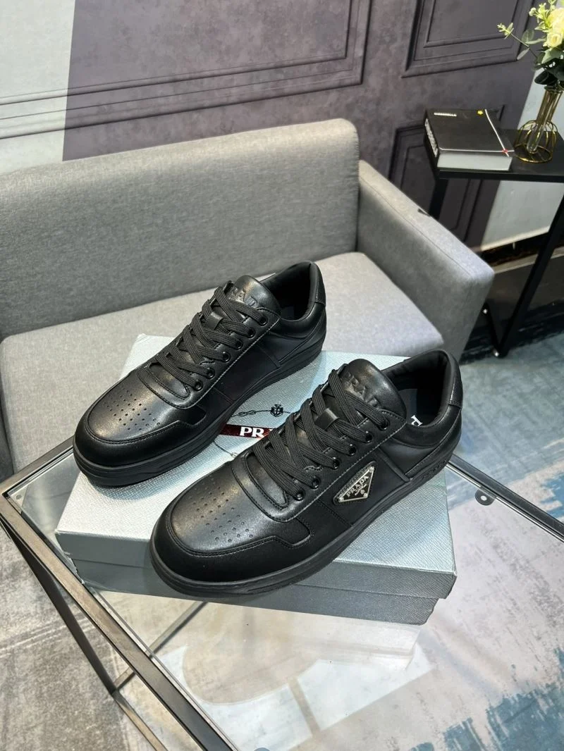 Prada Low Shoes Versatile 33950