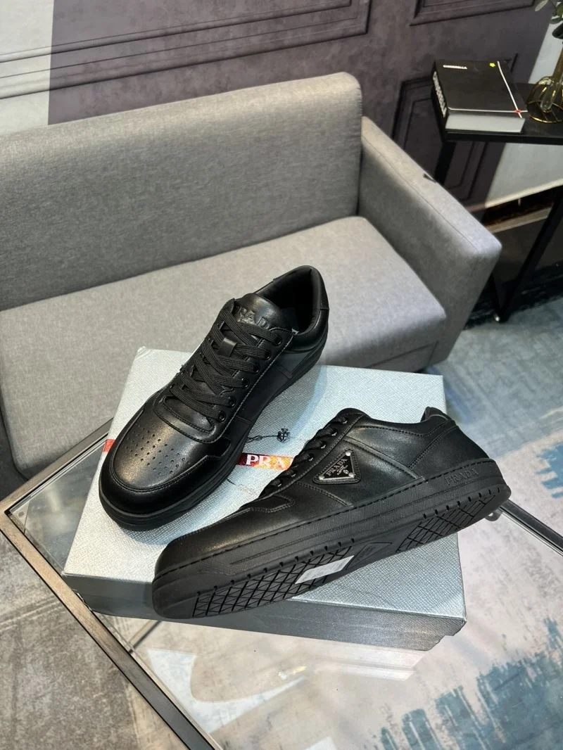 Prada Low Shoes Versatile 33950