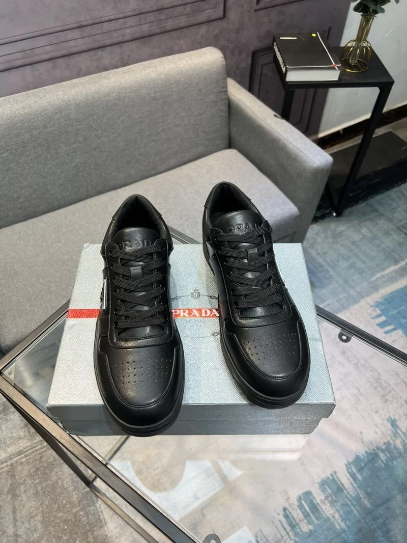 Prada Low Shoes Versatile 33950