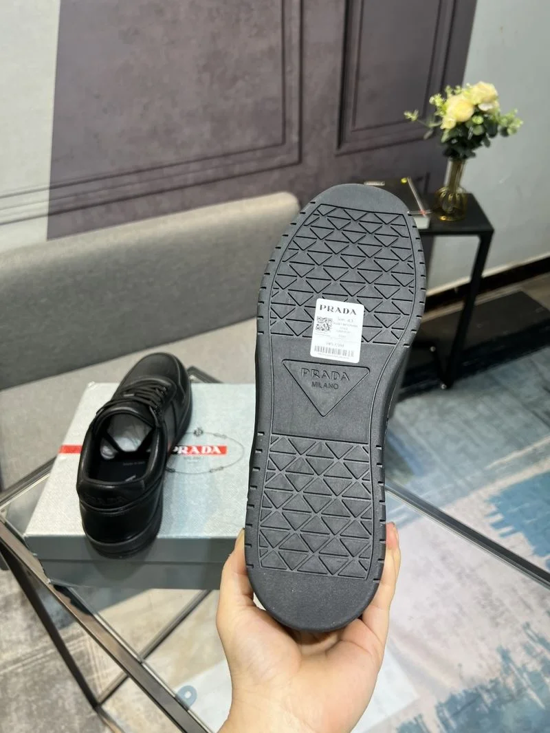 Prada Low Shoes Versatile 33950