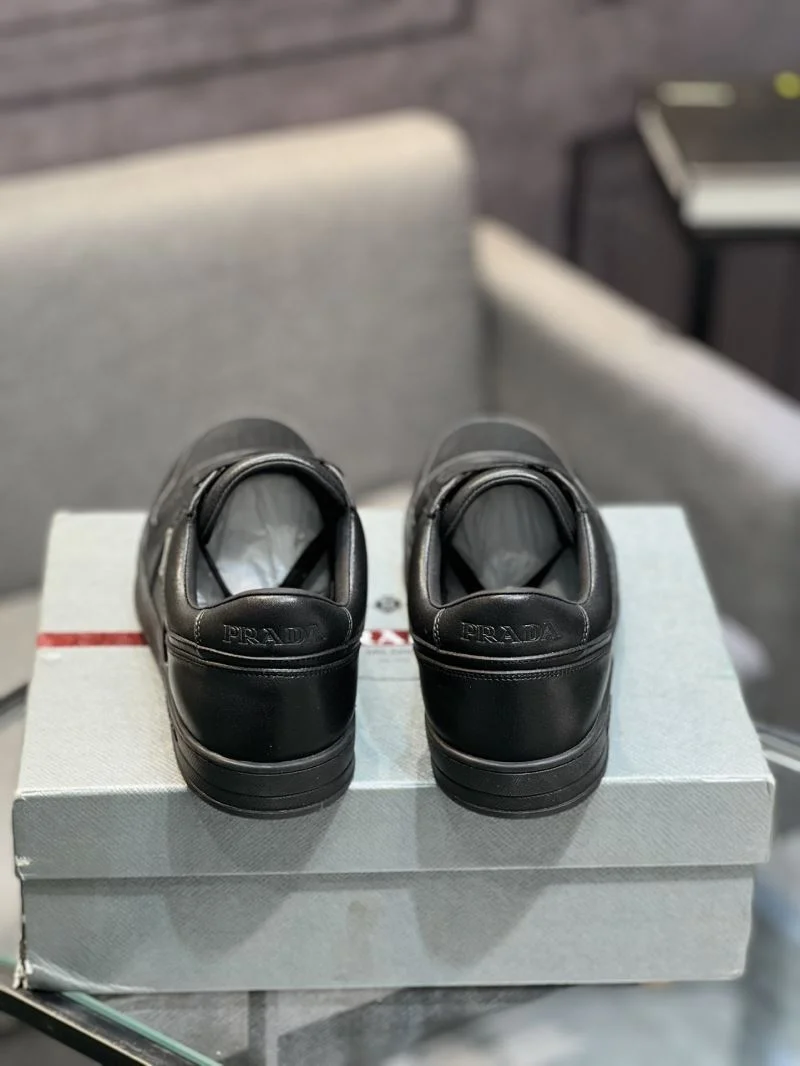 Prada Low Shoes Versatile 33950