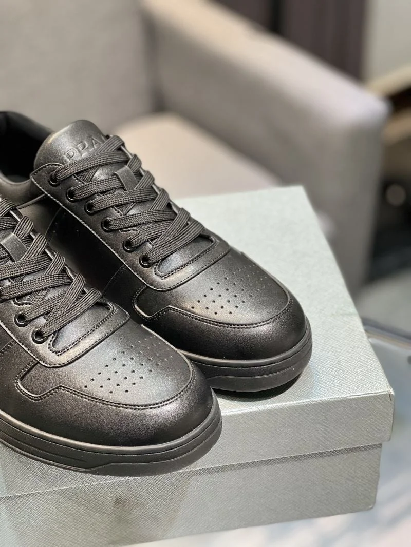 Prada Low Shoes Versatile 33950