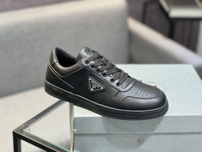 Prada Low Shoes Versatile 33950