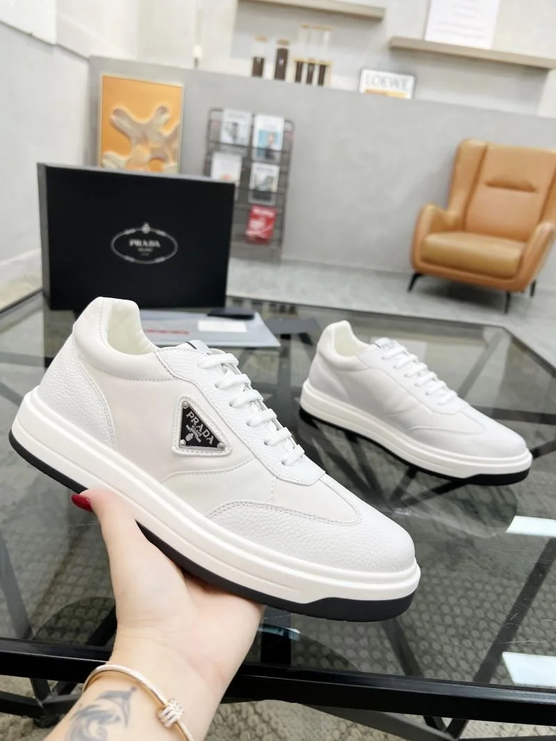 RelaxedFit Prada Low Shoes 33958