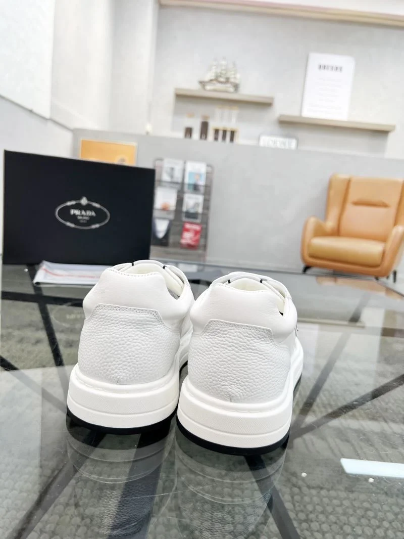RelaxedFit Prada Low Shoes 33958