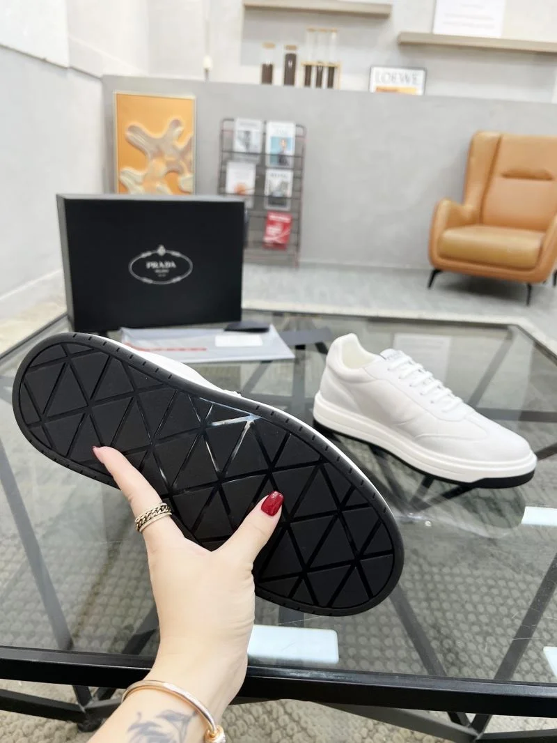 RelaxedFit Prada Low Shoes 33958