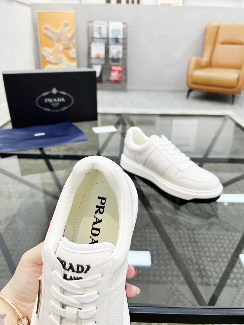 Vibrant Prada Low Shoes 33973