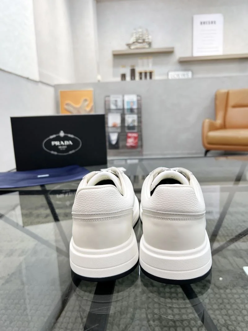 Vibrant Prada Low Shoes 33973