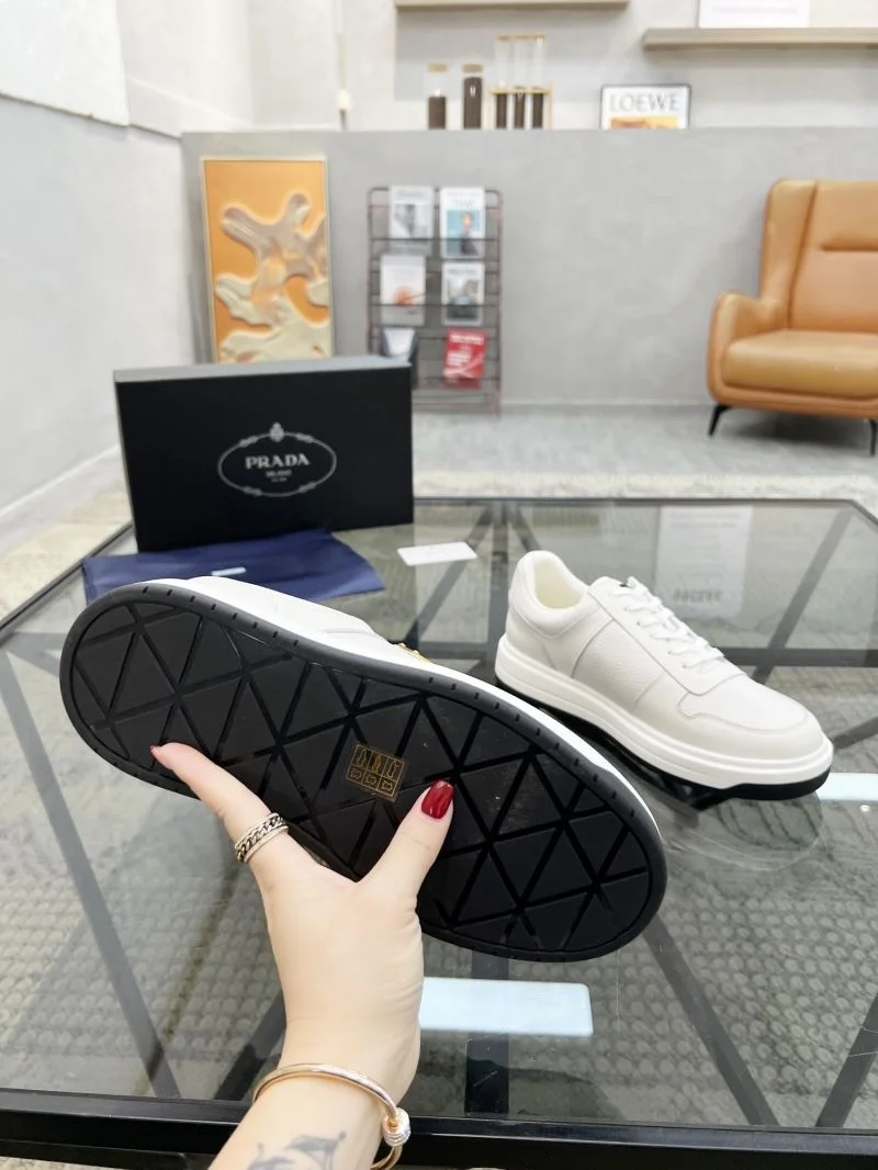 Vibrant Prada Low Shoes 33973