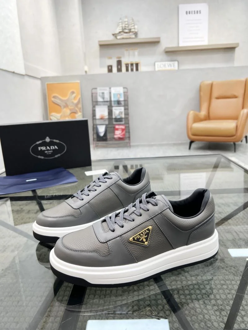 Prada Low Shoes Durable 33977