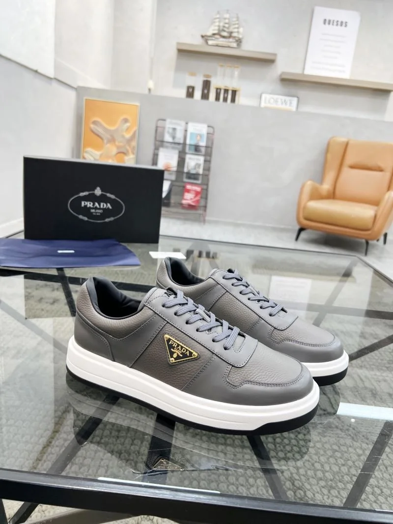 Prada Low Shoes Durable 33977