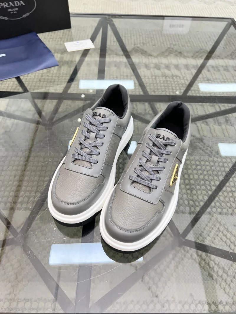 Prada Low Shoes Durable 33977
