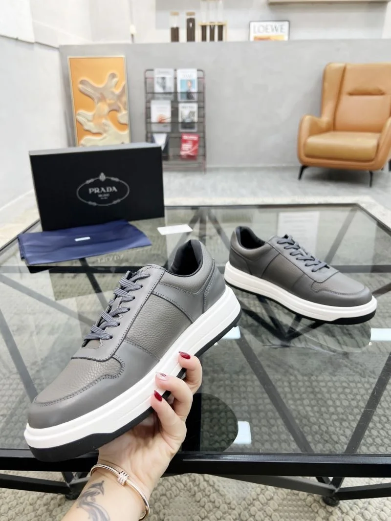Prada Low Shoes Durable 33977