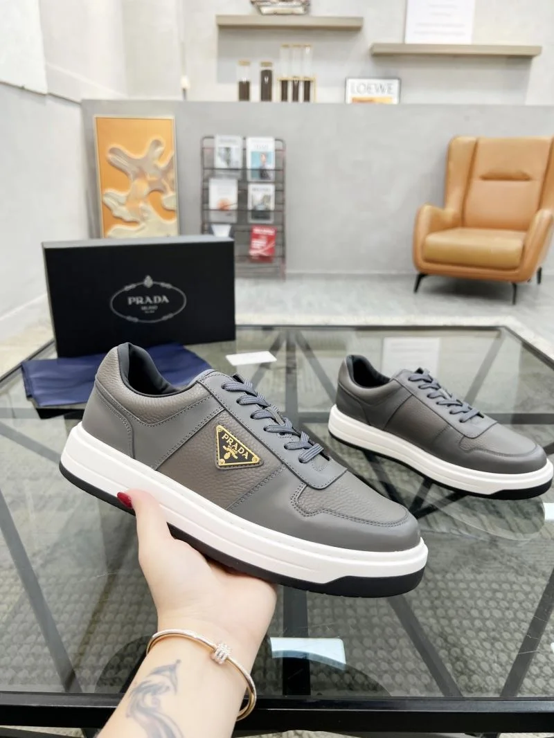 Prada Low Shoes Durable 33977
