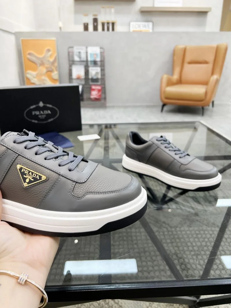 Prada Low Shoes Durable 33977