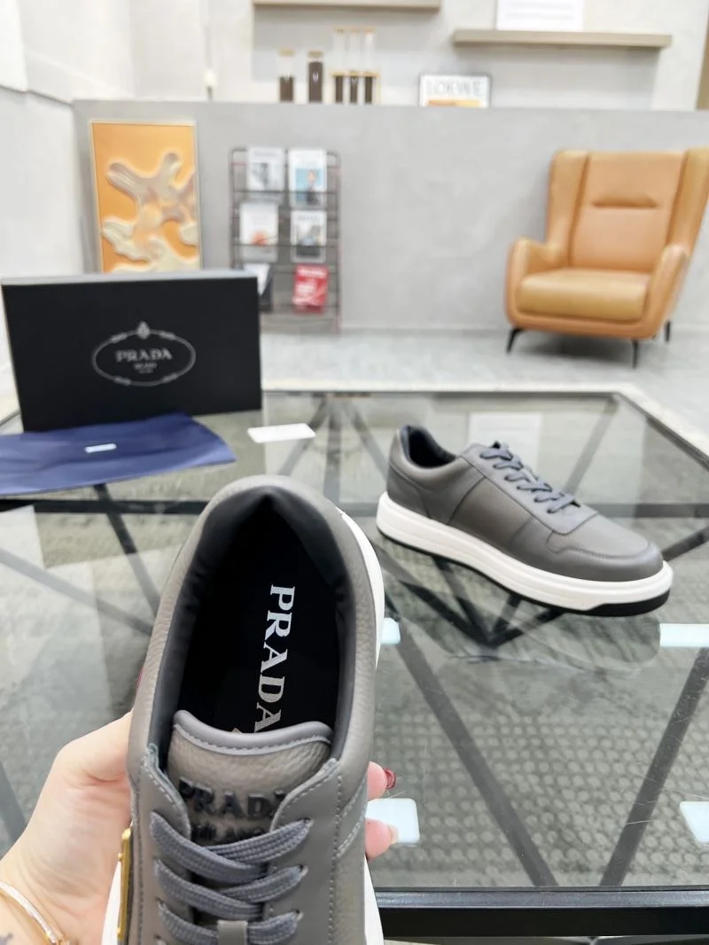 Prada Low Shoes Durable 33977