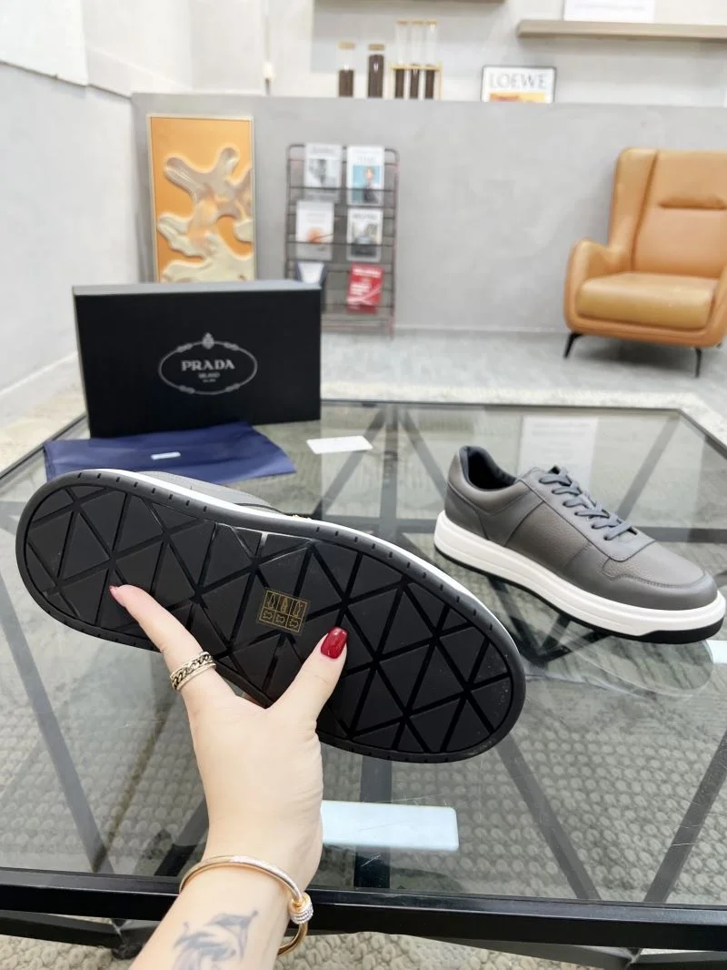 Prada Low Shoes Durable 33977