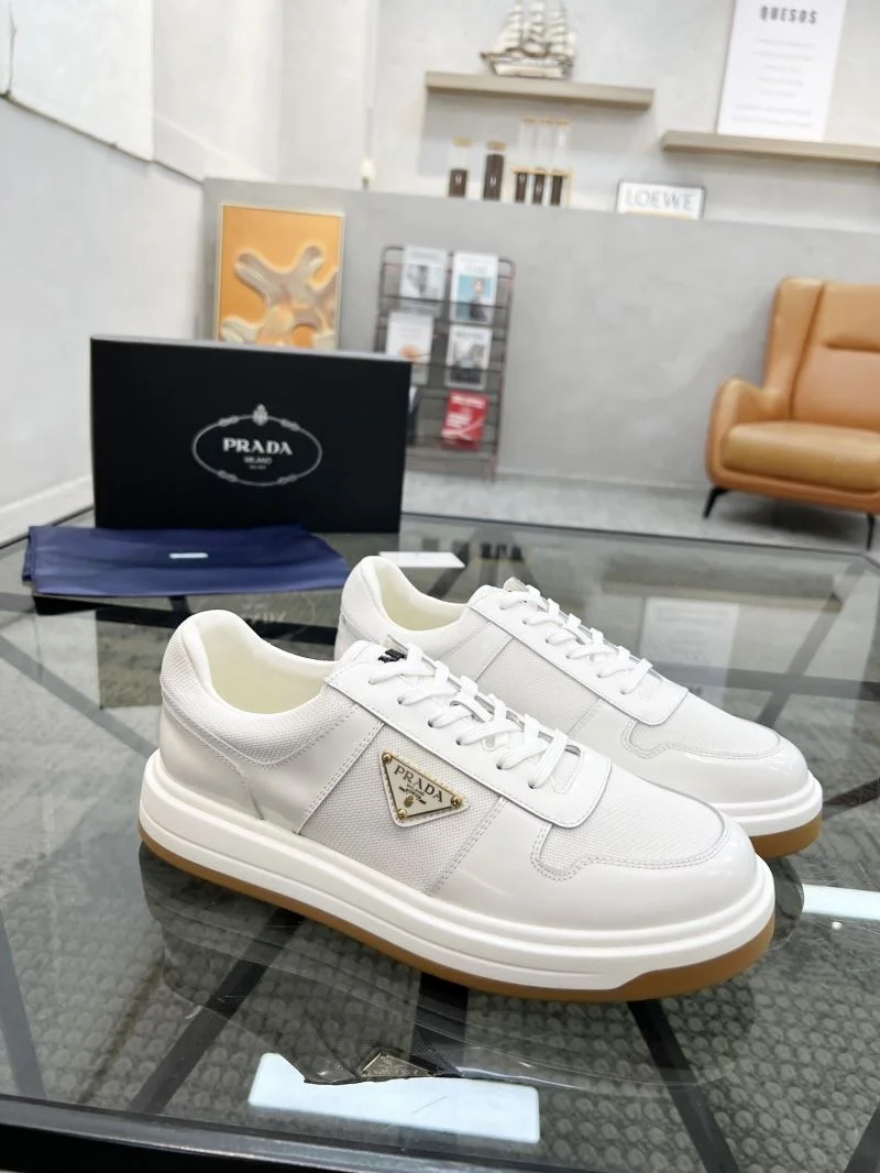Prada Low Shoes Elegant 33980