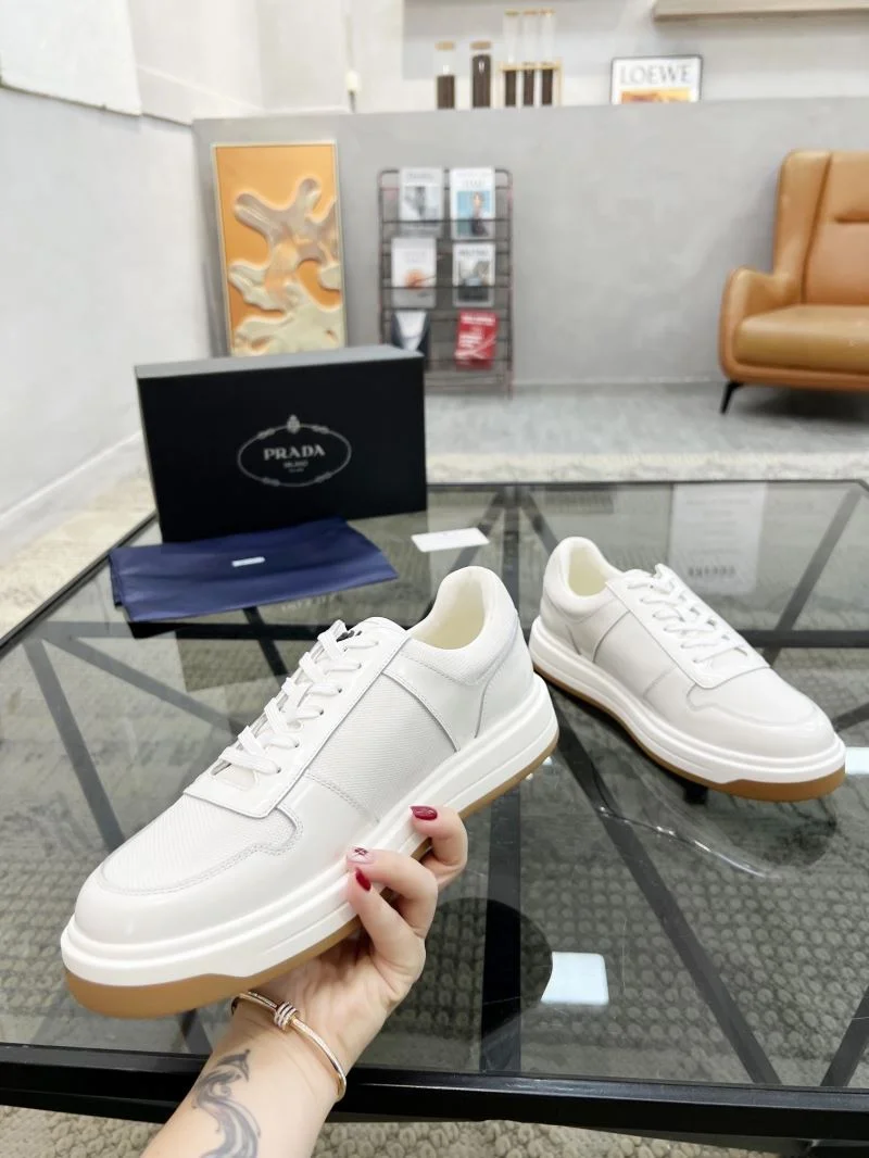 Prada Low Shoes Elegant 33980