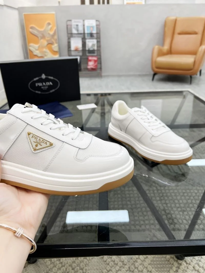 Prada Low Shoes Elegant 33980