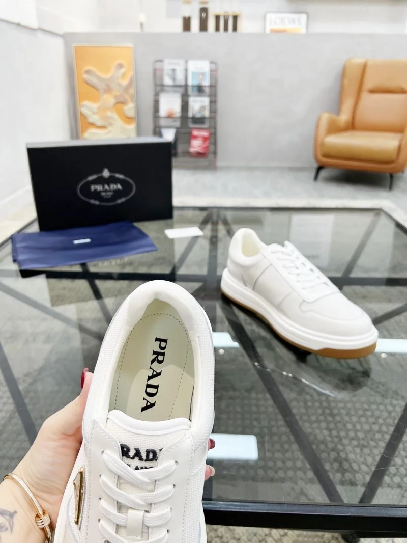 Prada Low Shoes Elegant 33980