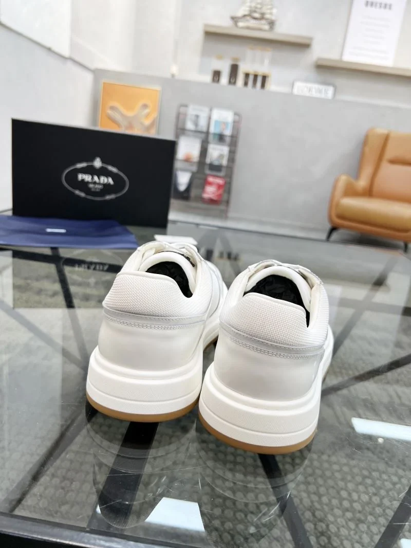 Prada Low Shoes Elegant 33980