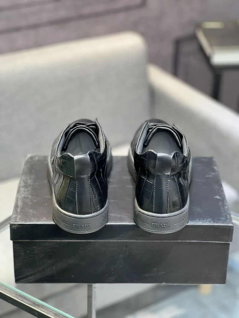 Prada Low Shoes Bold 33978