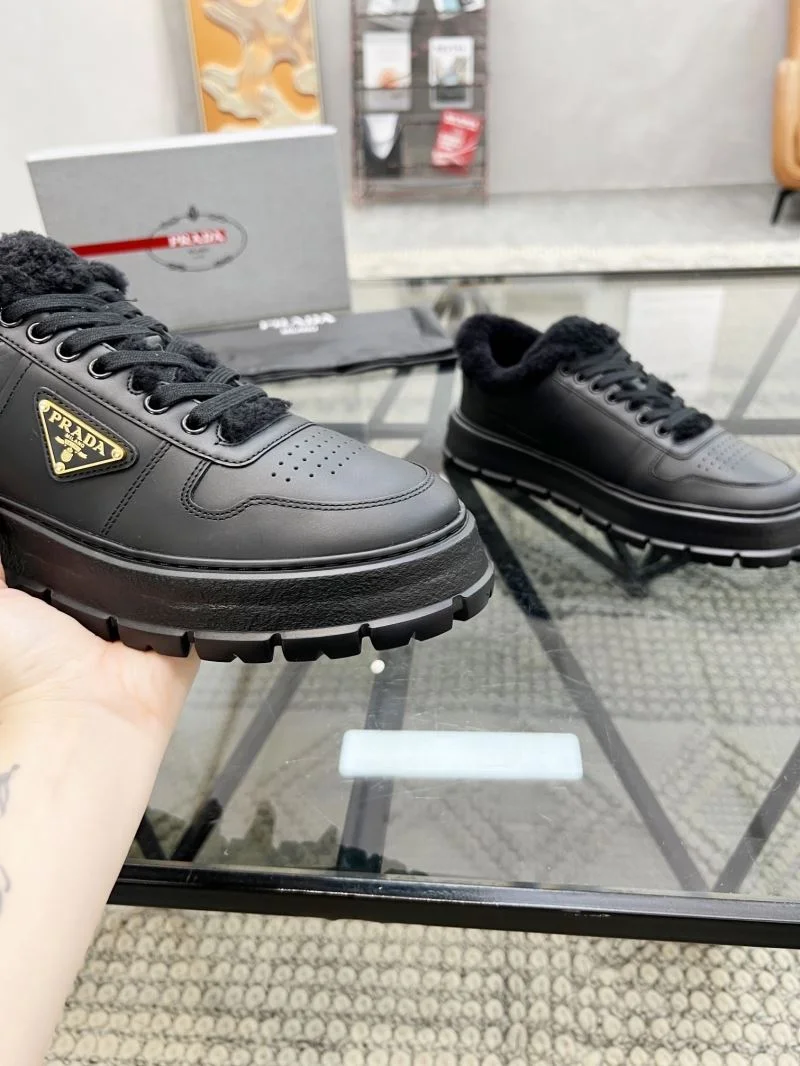 Prada Low Shoes Modern 33942