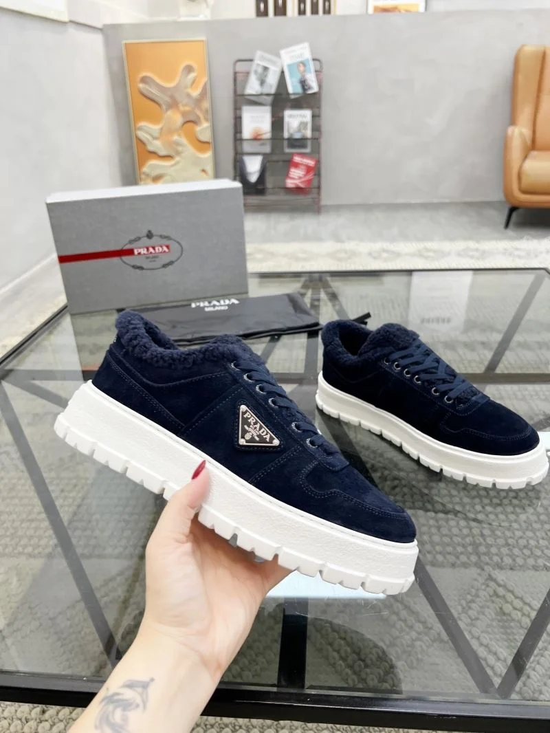 Practical Prada Low Shoes 33911