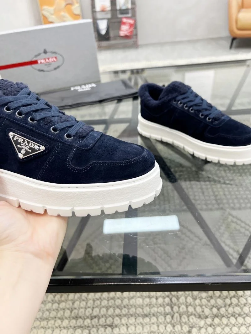 Practical Prada Low Shoes 33911