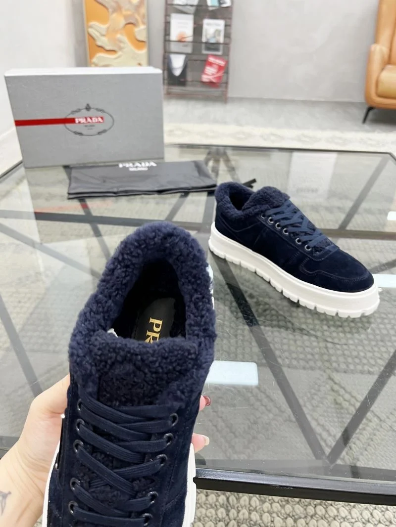 Practical Prada Low Shoes 33911