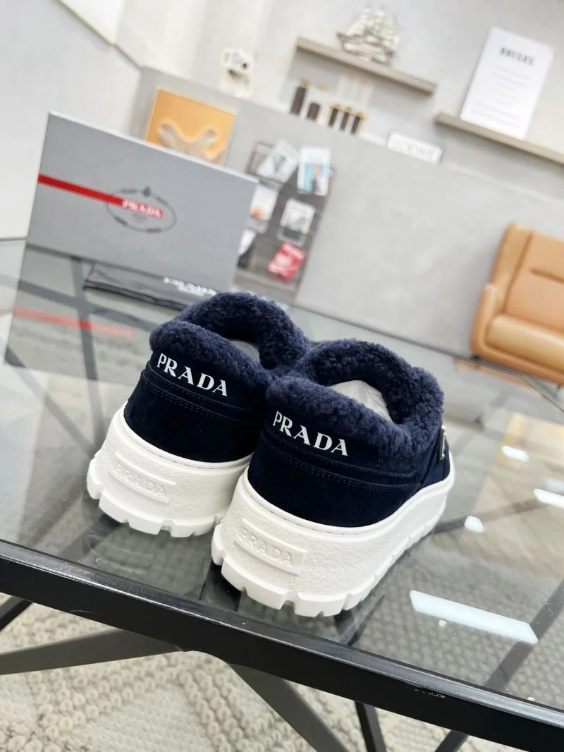 Practical Prada Low Shoes 33911
