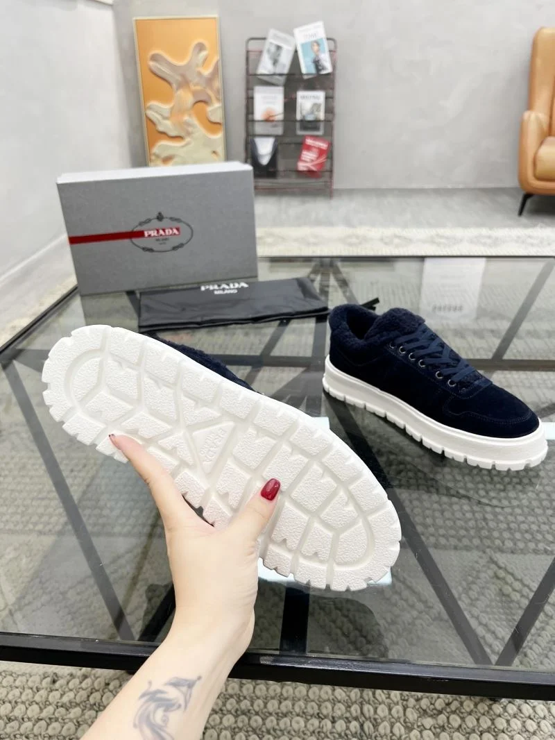 Practical Prada Low Shoes 33911